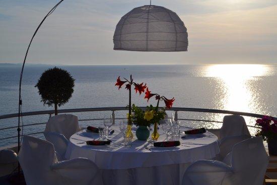 SeaSide Artist Terrace Bar Restaurant